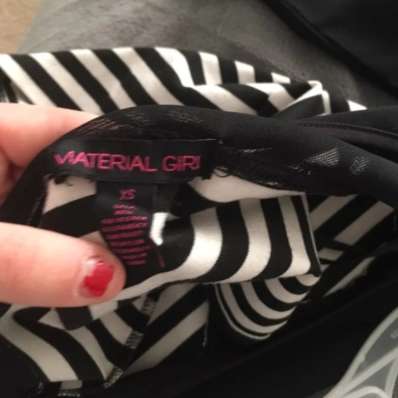 Mesh Striped Crop Top - Picture 3 of 3